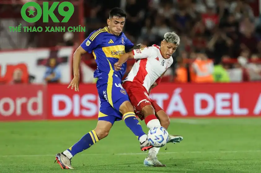 Huracan (trắng) vừa tạo nên bất ngờ với chiến thắng trước Boca Juniors. (Ảnh: Internet) Huracan (trắng) vừa tạo nên bất ngờ với chiến thắng trước Boca Juniors. (Ảnh: Internet)